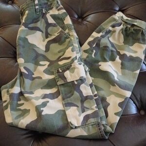 Forever 21 Camo Pants Baggy Fit